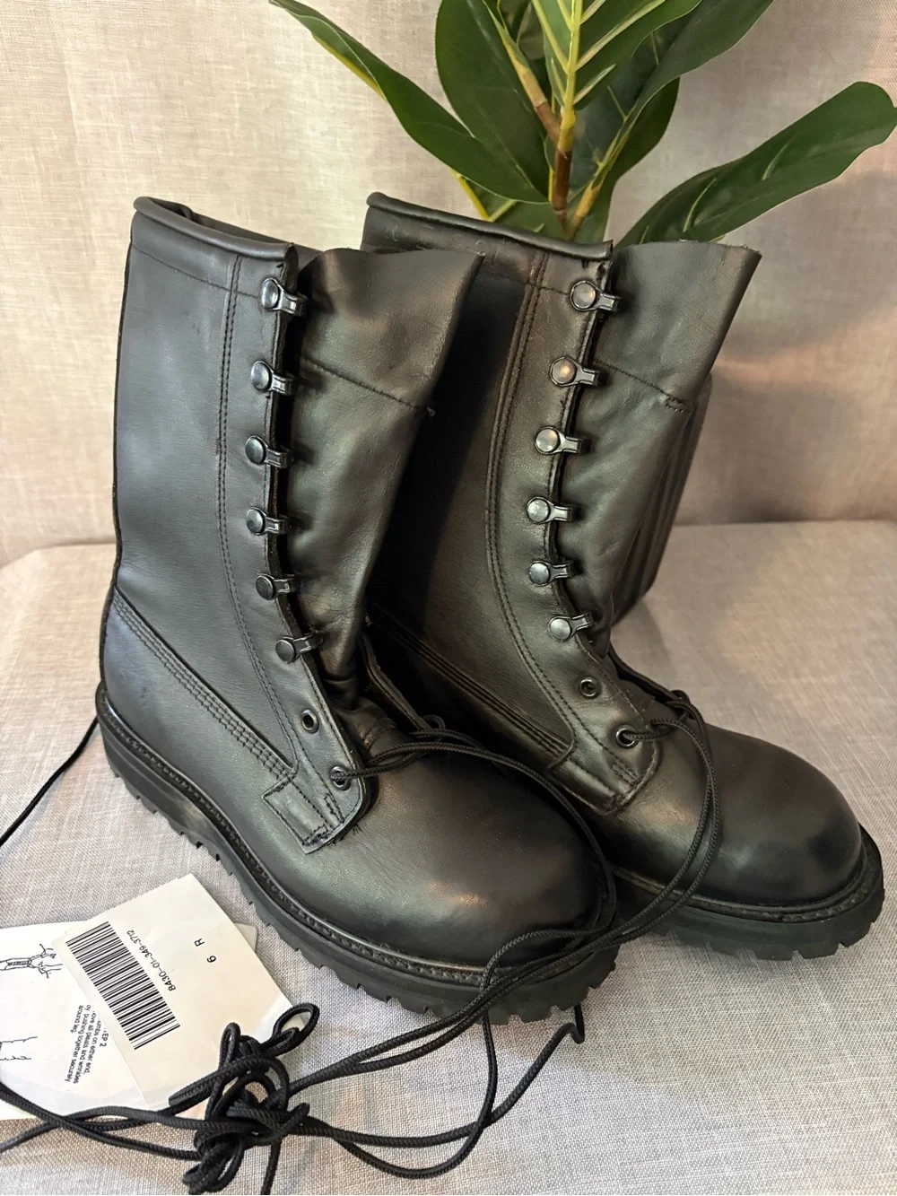 US Military Issue Combat Boots Men’s 6 R NWT’s (can be unisex adjust size)
